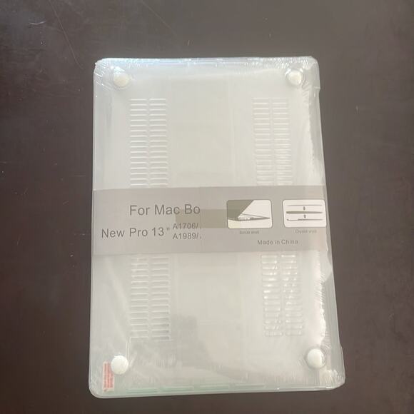 MacBook New Pro 13” gold/white marble hardshell case - Picture 2 of 3